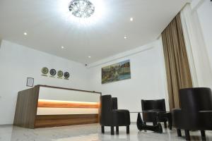 Istumisnurk majutusasutuses Hotel King Tom