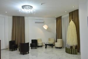 Istumisnurk majutusasutuses Hotel King Tom