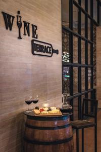 清迈苏瑞旺斯酒店的证书、奖牌、标识或其他文件