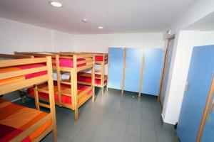 Poschodová posteľ alebo postele v izbe v ubytovaní Albergue Trinkete Etxea