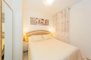 ラ・マタにあるALEGRIA ID16の白いベッドルーム(ベッド1台付)