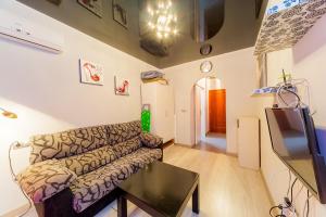 A seating area at ALEGRIA ID33