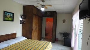 Μια τηλεόραση ή/και κέντρο ψυχαγωγίας στο Hostal Doña Marta