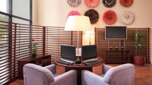 TV a/nebo společenská místnost v ubytování Mak Albania Hotel