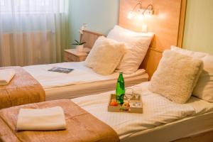 Säng eller sängar i ett rum på Salgó Hotel