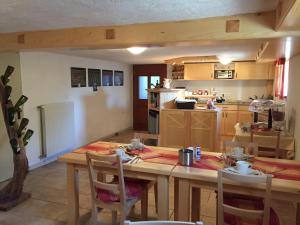 Kuchyňa alebo kuchynka v ubytovaní Weingut - Gästezimmer zum Schwalbennest