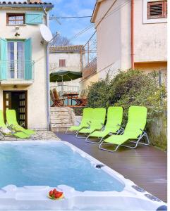 Bazén v ubytovaní Holiday Home Ruža alebo v jeho blízkosti
