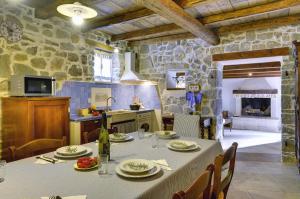 Fotografia z galérie ubytovania Holiday Home Ruža v destinácii Gračišće