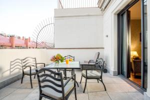 a dining room table with chairs and a patio at Hotel Barcelona Center in Barcelona