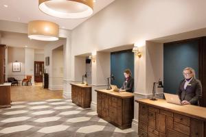 Zona de hol sau recepție la Leonardo Hotel Cardiff
