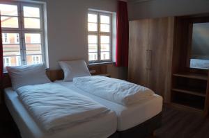 Braumeister Döbler - Ferienwohnungen tesisinde bir odada yatak veya yataklar