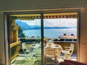 a balcony with a table and a view of the water at Selva 1 in Ghiffa