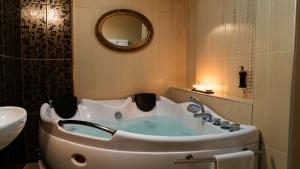 Koupelna v ubytování Eliton Hotel & Spa