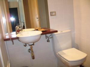 Łazienka w obiekcie Apartamento playa Isla de Arosa