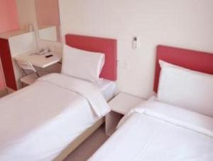 Postel nebo postele na pokoji v ubytování YY318 Hotel Bukit Bintang