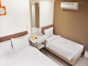 Postel nebo postele na pokoji v ubytování YY318 Hotel Bukit Bintang