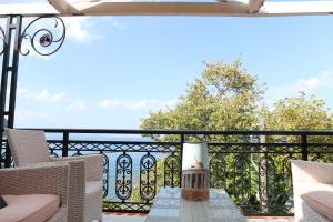 A balcony or terrace at Vanessa Studios