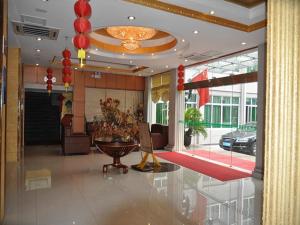 Area lobi atau resepsionis di Greentree Inn Shanghai Chongming Bao Town Express Hotel