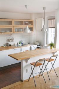 Una cocina o kitchenette en Warsaw Concierge Zlote Tarasy Apartment