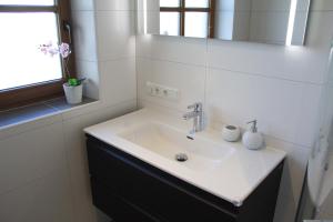 Fotografie z fotogalerie ubytování Apartment "Künstlhäusl" v destinaci Jochberg + 35 fotografií