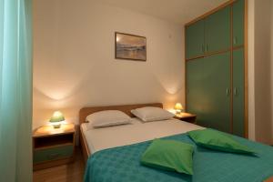 Postel nebo postele na pokoji v ubytování Apartments Ivana-Gustirna