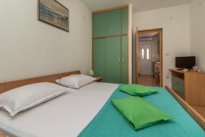 Postel nebo postele na pokoji v ubytování Apartments Ivana-Gustirna
