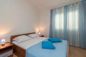 Postel nebo postele na pokoji v ubytování Apartments Ivana-Gustirna