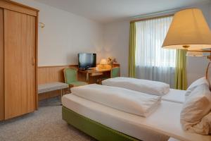 Ένα ή περισσότερα κρεβάτια σε δωμάτιο στο Hotel Möve garni