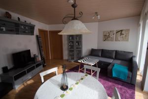 a living room with a couch and a table at Ferienwohnung Helbig in Allendorf an der Lumda