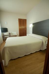 Postel nebo postele na pokoji v ubytování Hotel Fornos