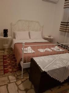 A bed or beds in a room at P&M House