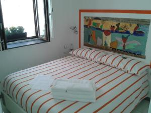 a room with a bed with two towels on it at B&B Varò Taormina in Taormina