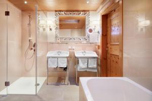 Koupelna v ubytování Landsitz Römerhof - Hotel Apartments