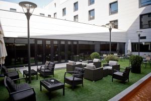 A seating area at Sercotel Princesa De Eboli