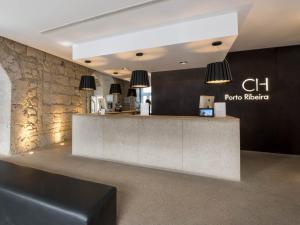a lobby of a hotel with a reception counter at Hotel Carris Porto Ribeira in Porto