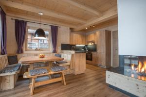 Kuchnia lub aneks kuchenny w obiekcie Alpenchalet Stadlpoint
