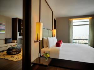 Postel nebo postele na pokoji v ubytování Himalayas Hotel Shanghai