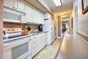 Una cocina o kitchenette en Maui Kaanapali Villas C152