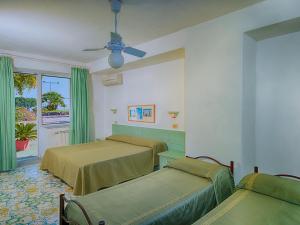 Postel nebo postele na pokoji v ubytování Hotel Parco Cartaromana + 37 fotografií