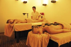 Spa und/oder Wellnesseinrichtungen in der Unterkunft Korumar Hotel Deluxe