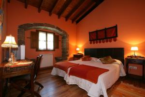 A bed or beds in a room at Bajo Los Tilos