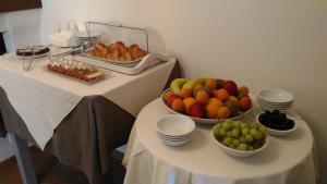 a table topped with two tables with bowls of fruit at Agriturismo Fiumi Uniti in Lido di Dante