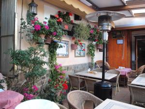 Posedenie v ubytovaní Hostal Restaurante La Muralla