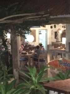 Restaurace v ubytování Padang Padang Breeze