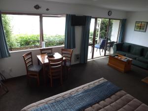 Predel za sedenje v nastanitvi Harbour View Motel