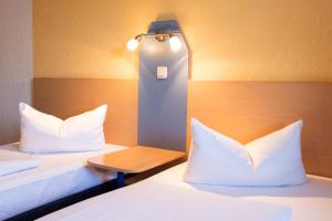Postel nebo postele na pokoji v ubytování Akzent Hotel Alpenrose