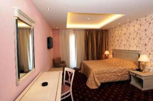 Postel nebo postele na pokoji v ubytování Nafsika Palace Delphi-Itea + 20 fotografií