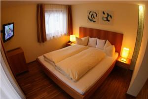 Postel nebo postele na pokoji v ubytování Hotel Garni Bernadette