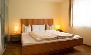 Postel nebo postele na pokoji v ubytování Hotel Garni Bernadette