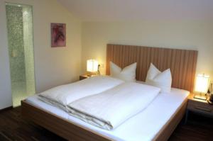 Postel nebo postele na pokoji v ubytování Hotel Garni Bernadette